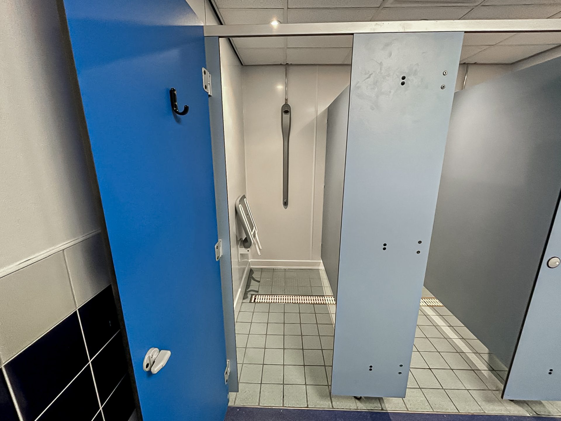 Batley Sports & Tennis Changing Room Refurb - Geckops
